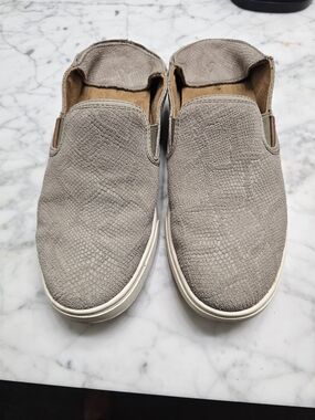 OluKai Women’s Pehuea Leather Clay Honu/Clay Casual Slip-On Shoes - Women's Sz 8